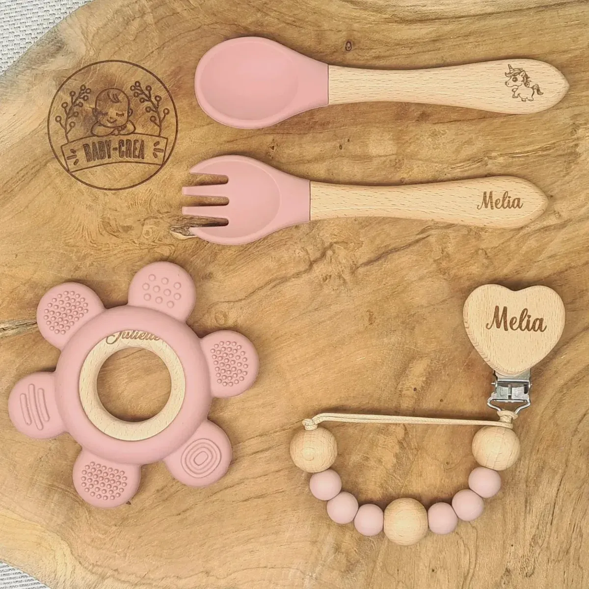 Coffret Bébé Personnalisé – Couverts, Attache Tétine & Anneau de Dentition Couronne – Image 4